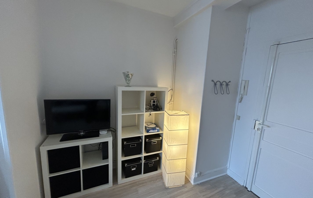 L'AGENCE 1675 : Appartement | PARIS (75016) | 19 m2 | 935 &euro; 