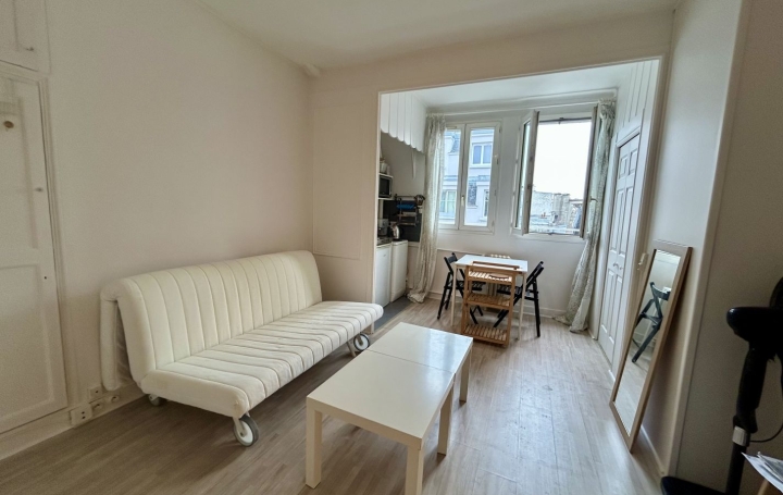 Studio   PARIS  19 m2 935 € 
