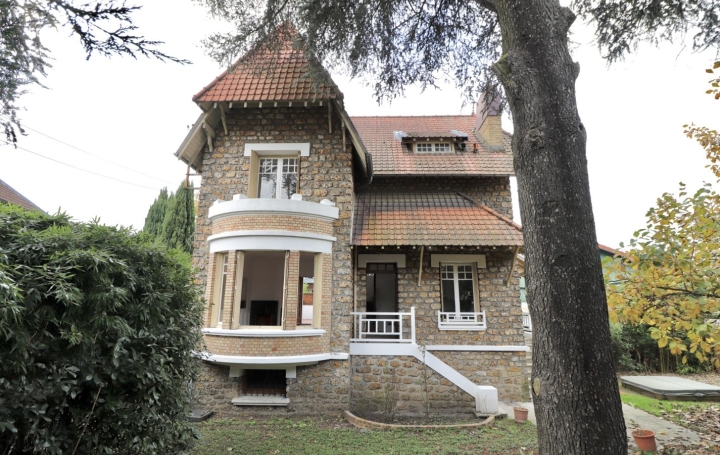 Maison   CACHAN  193 m2 698 000 € 